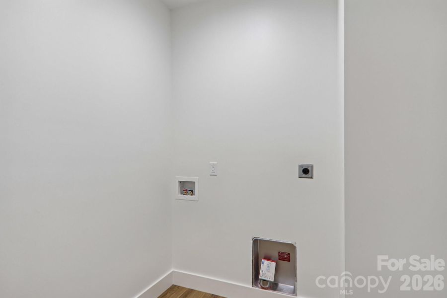 Spacious, unfurnished interior of a new home in , Hendersonville (Image 18).