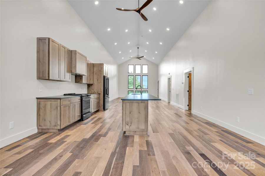 Spacious, unfurnished interior of a new home in , Jefferson (Image 17).