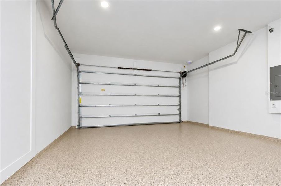 Spacious, unfurnished interior of a new home in , Tampa (Image 77).