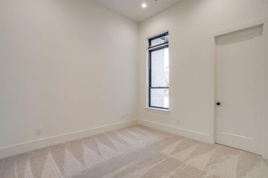 Spacious, unfurnished interior of a new home in , Weatherford (Image 20).