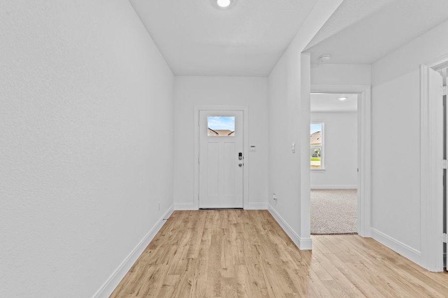 Spacious, unfurnished interior of a new home in Railhead, Cedar Creek (Image 28).