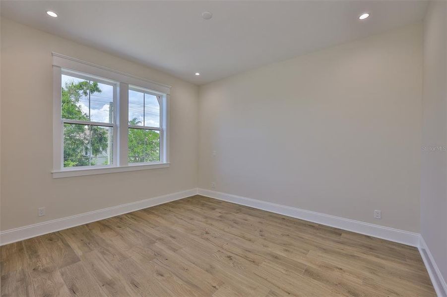 Spacious, unfurnished interior of a new home in , Tampa (Image 58).