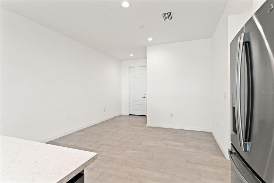 Spacious, unfurnished interior of a new home in , Bradenton (Image 18).