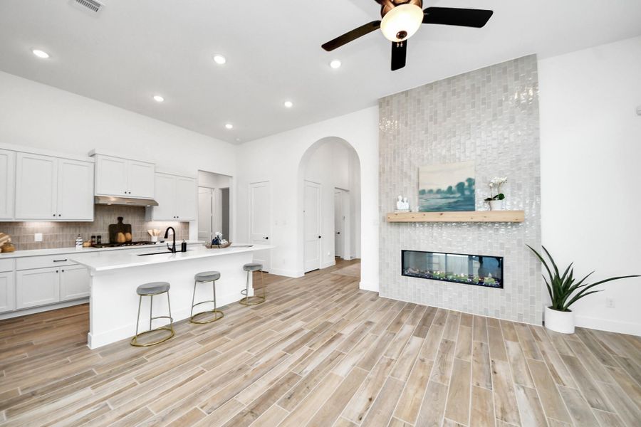 Furnished interior view inside a new home in Meridiana 50's, Manvel (Image 9).