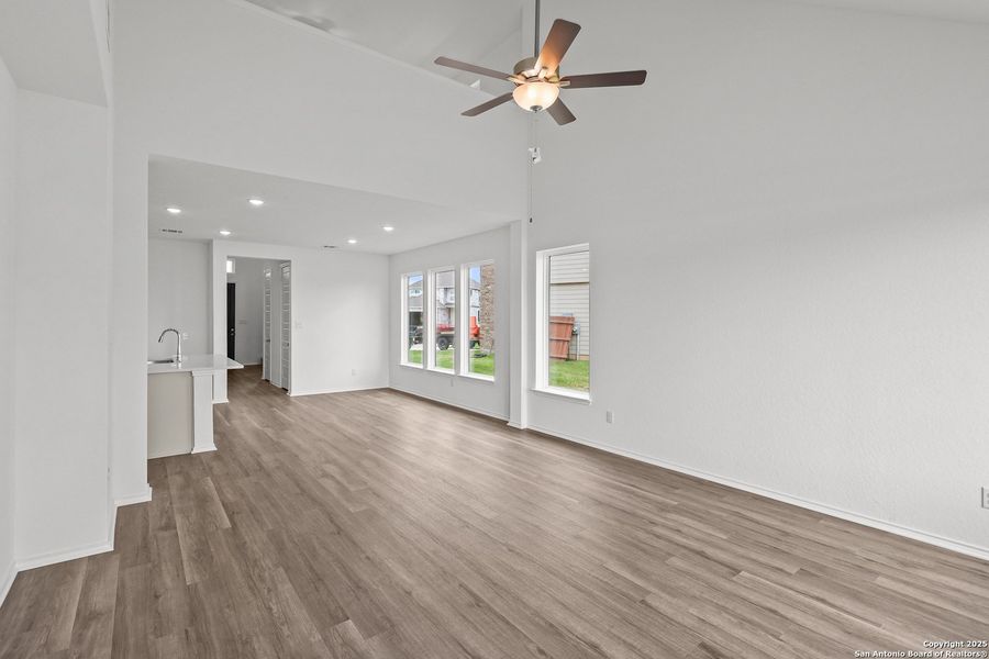 Spacious, unfurnished interior of a new home in Rhine Valley, Schertz (Image 22).