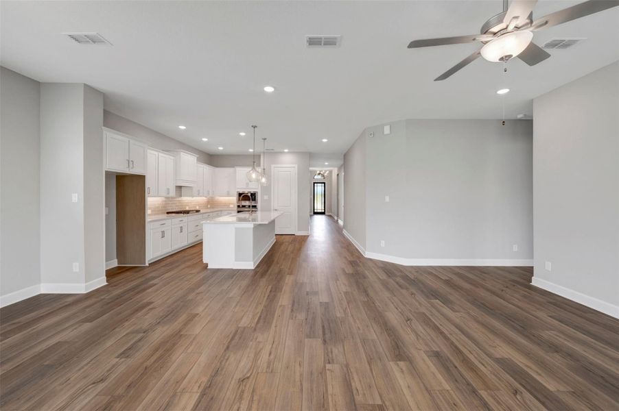 Spacious, unfurnished interior of a new home in Riceland - Enclave Collection, Mont Belvieu (Image 23). Spacious, unfurnished interior of a new home in Riceland - Enclave Collection, Mont Belvieu (Image 23).