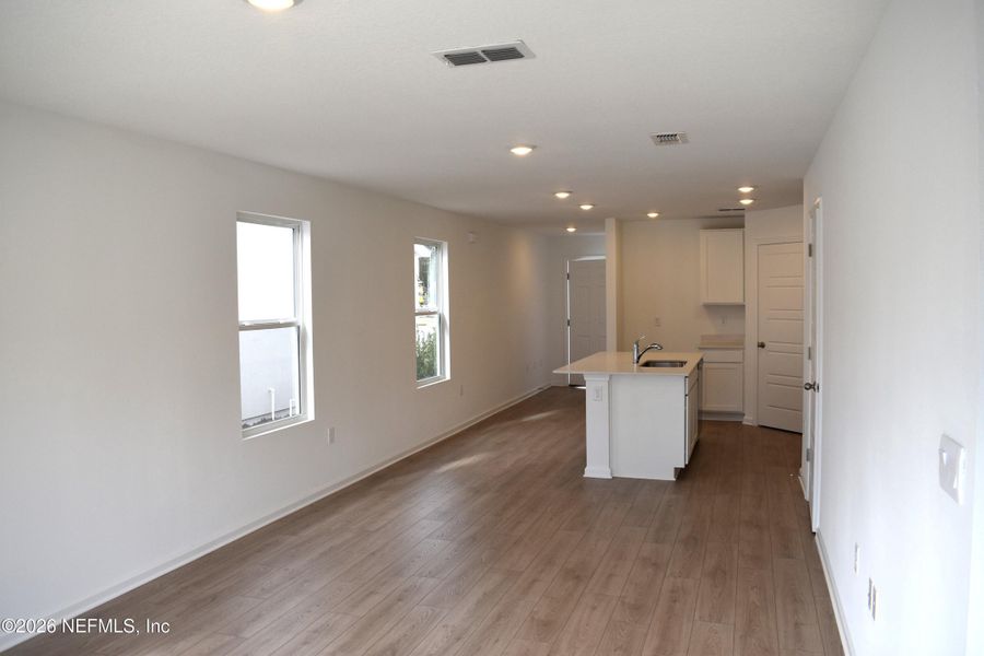 Spacious, unfurnished interior of a new home in Irongate Villas, Jacksonville (Image 22).