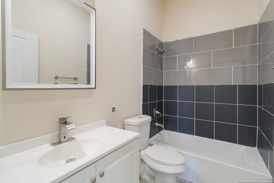 Exterior details and patio area of a home in , San Antonio (Image 17).