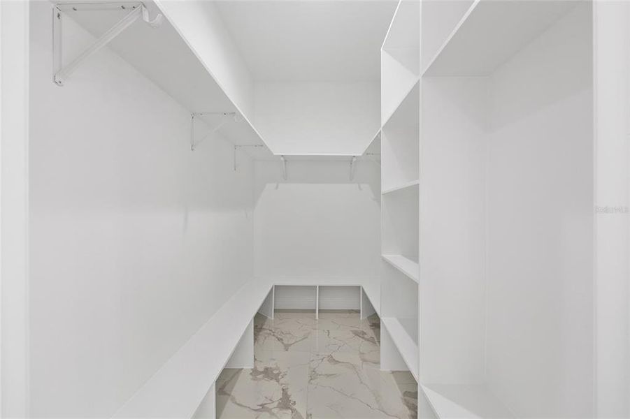 Spacious, unfurnished interior of a new home in , Ocala (Image 27).