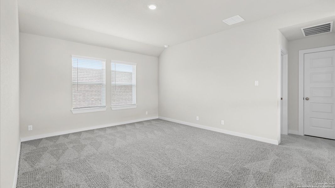 Spacious, unfurnished interior of a new home in Meyer Ranch, New Braunfels (Image 16). Spacious, unfurnished interior of a new home in Meyer Ranch, New Braunfels (Image 16).