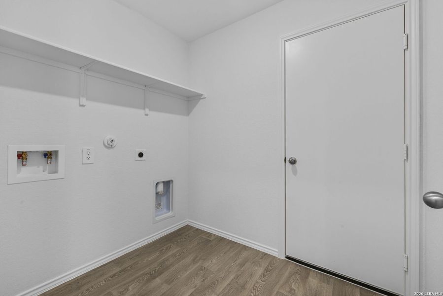 Spacious, unfurnished interior of a new home in Arroyo Ranch, Seguin (Image 11).