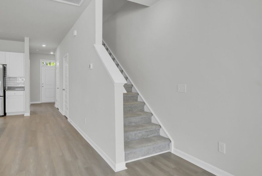 Spacious, unfurnished interior of a new home in , Summerville (Image 33).