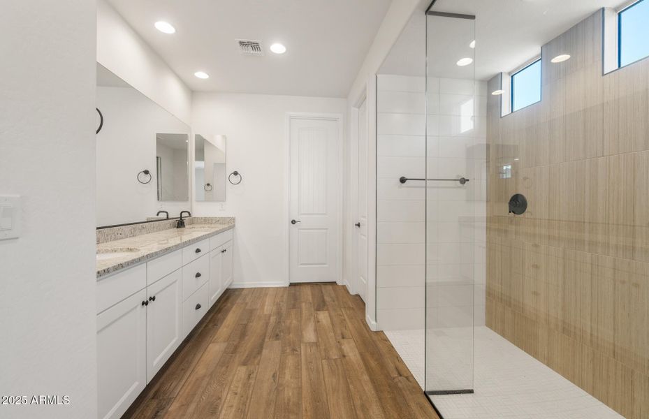 Owner's Bathroom Owner's Bathroom