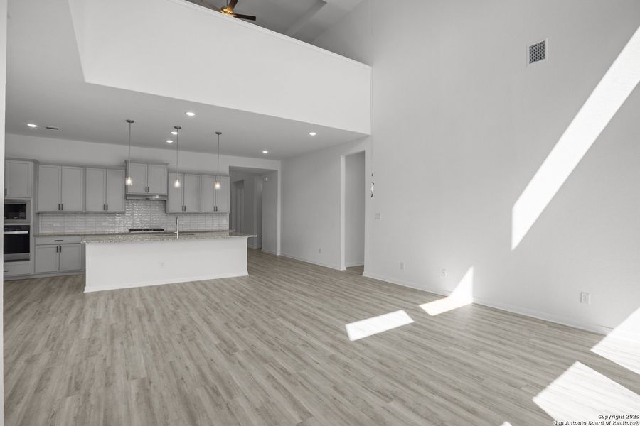 Spacious, unfurnished interior of a new home in Stillwater Ranch, San Antonio (Image 33). Spacious, unfurnished interior of a new home in Stillwater Ranch, San Antonio (Image 33).