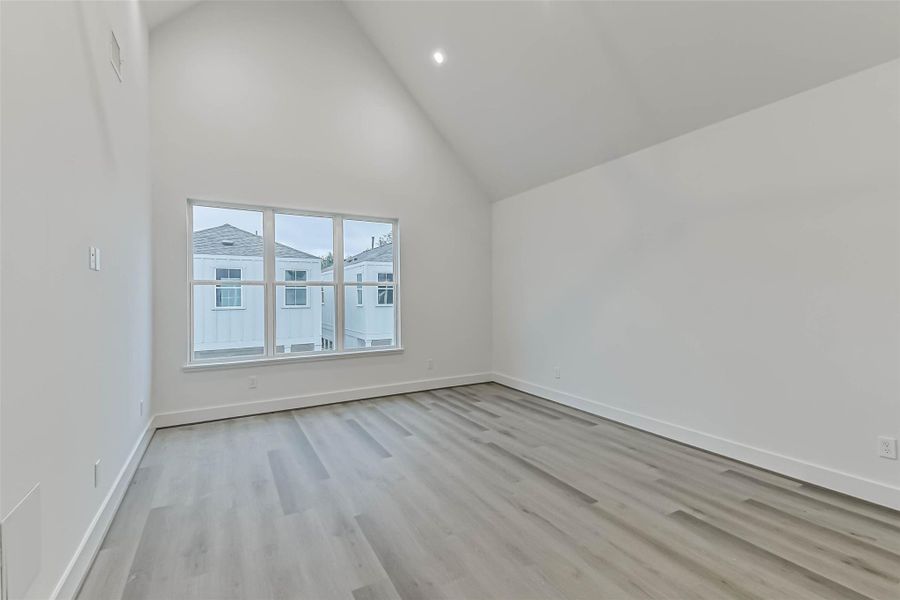 Spacious, unfurnished interior of a new home in , Houston (Image 29).