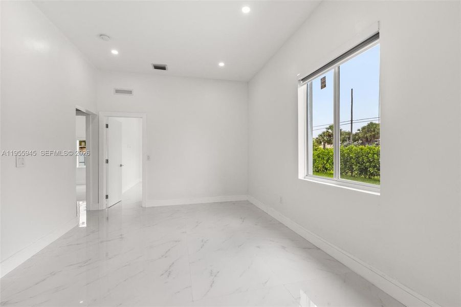 Spacious, unfurnished interior of a new home in , Miami (Image 17).