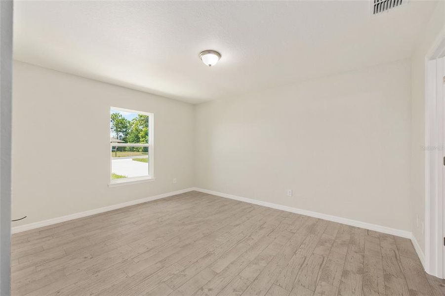 Spacious, unfurnished interior of a new home in , Ocala (Image 23).
