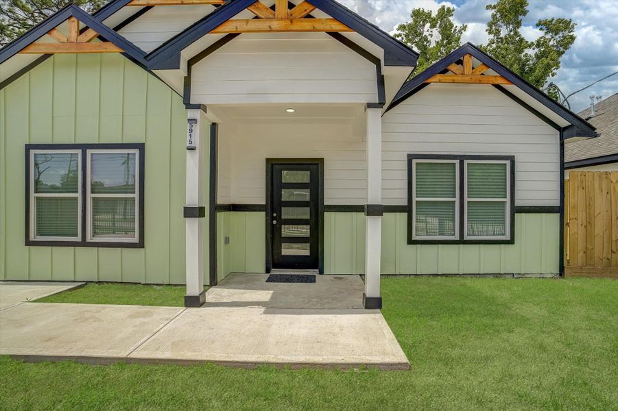 Exterior details and patio area of a home in , Houston (Image 4).
