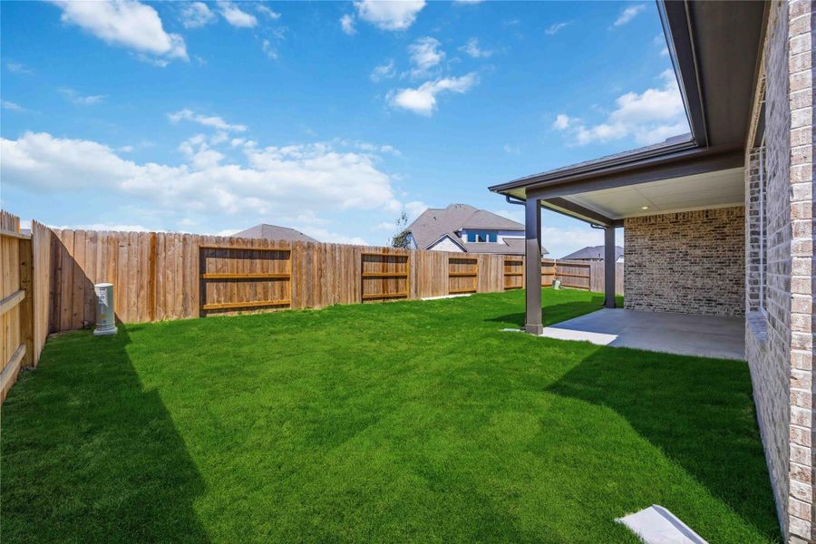 Exterior details and patio area of a home in Valencia, Manvel (Image 23).
