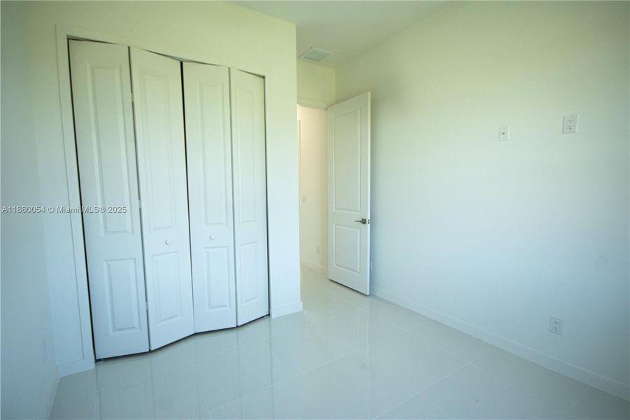 Spacious, unfurnished interior of a new home in , Lehigh Acres (Image 33).