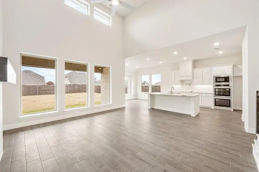 Spacious, unfurnished interior of a new home in Sunrise at Garden Valley, Waxahachie (Image 21).