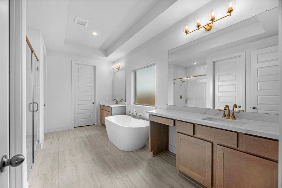 Representative image. Features, selections and colors may vary.