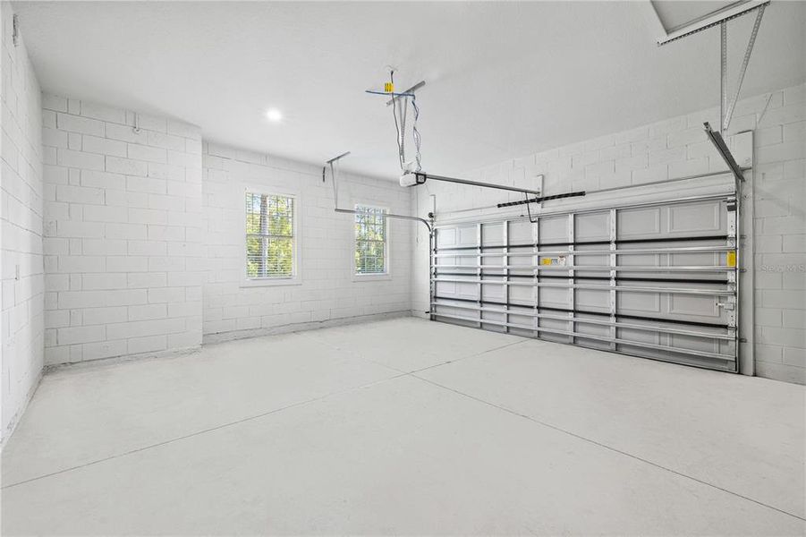 Spacious, unfurnished interior of a new home in , Ocala (Image 28).