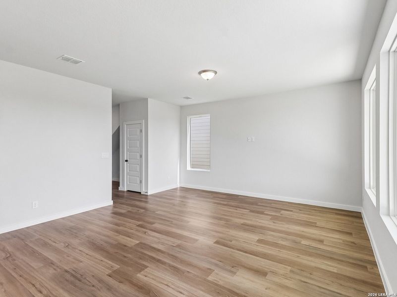Spacious, unfurnished interior of a new home in Fairway Crossing, Converse (Image 16).