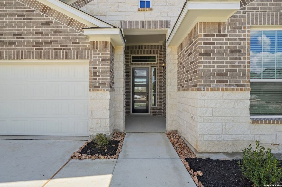 Exterior details and patio area of a home in Stillwater Ranch, San Antonio (Image 4).