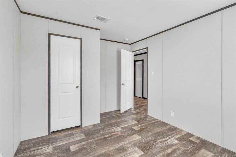 Spacious, unfurnished interior of a new home in , Granbury (Image 16).