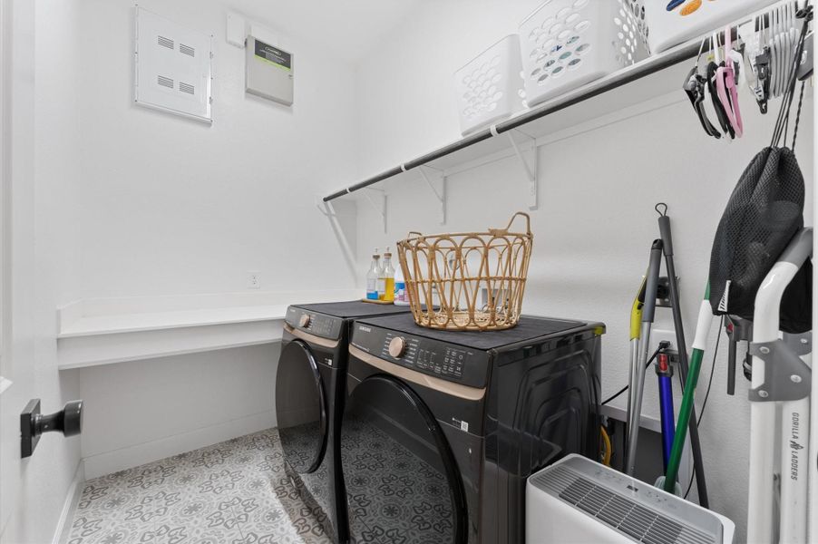 Furnished interior view inside a new home in , Tomball (Image 15).