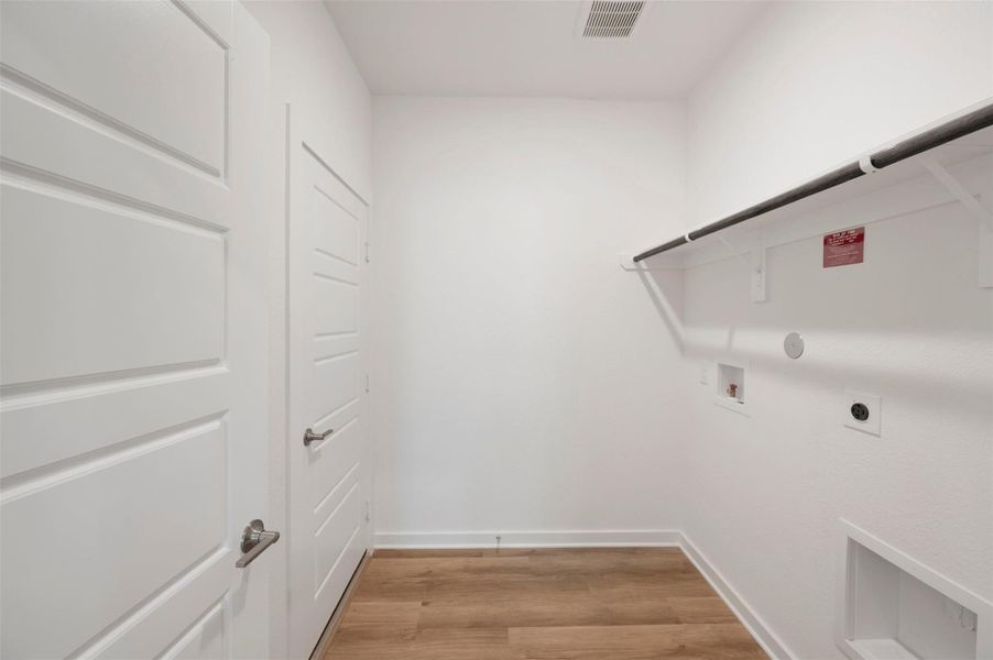 Spacious, unfurnished interior of a new home in Ambrose, La Marque (Image 18).