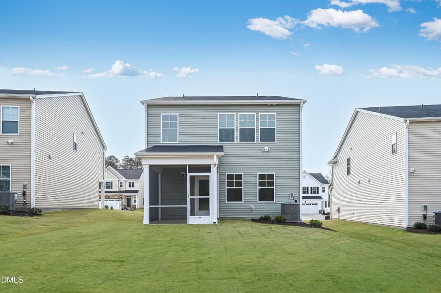 SUN_CaitlinCrossing_Pic_OakleyII-1