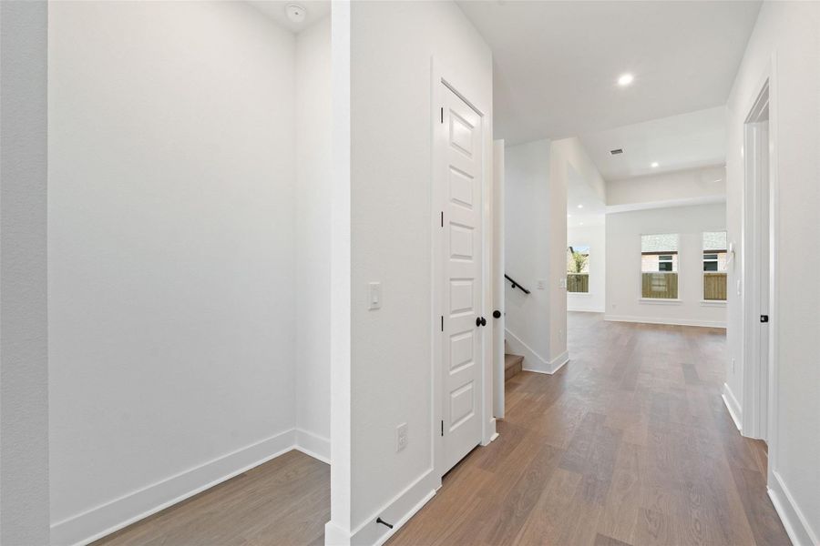 Spacious, unfurnished interior of a new home in Persimmon, Buda (Image 16).