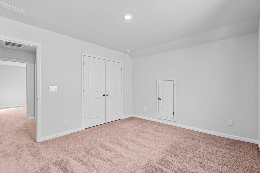 Spacious, unfurnished interior of a new home in Fieldstone, Lexington (Image 32).