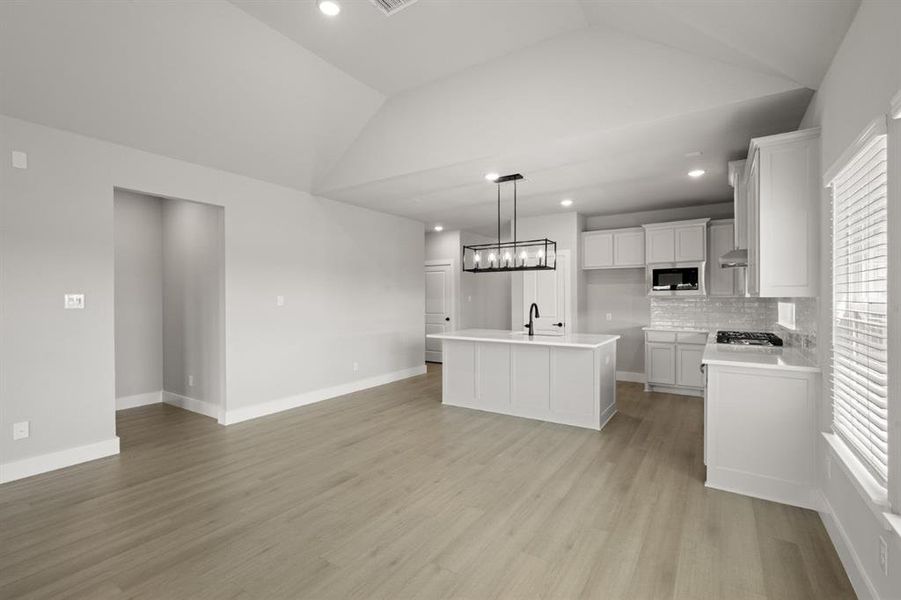 Spacious, unfurnished interior of a new home in Oaks of North Grove, Waxahachie (Image 29).