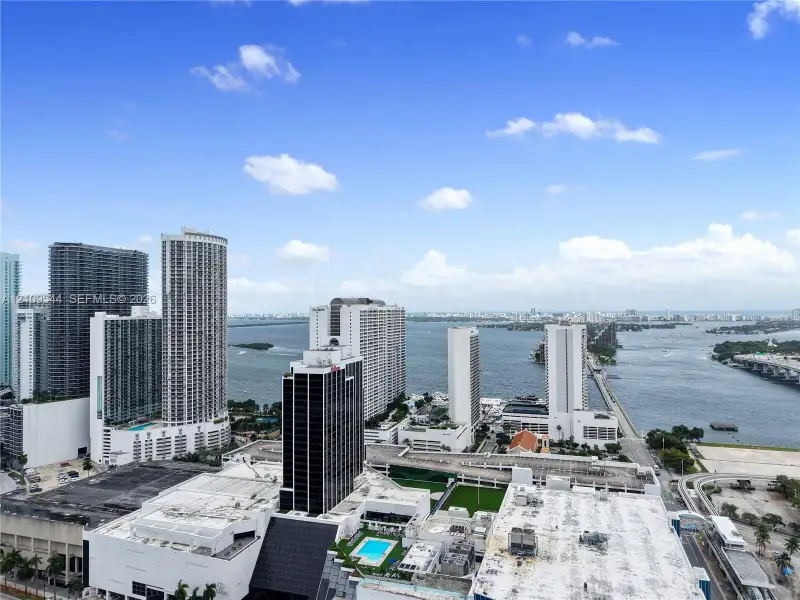 Condo located in Miami, FL showcasing its design and architecture (Image 31).