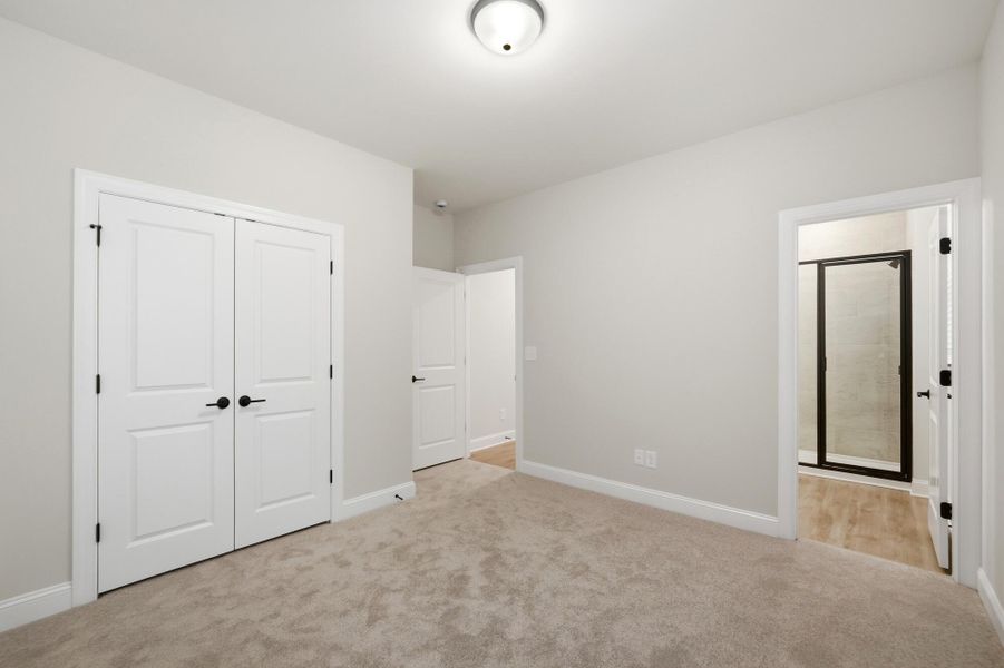 Spacious, unfurnished interior of a new home in Robinson Oaks, Gastonia (Image 26).