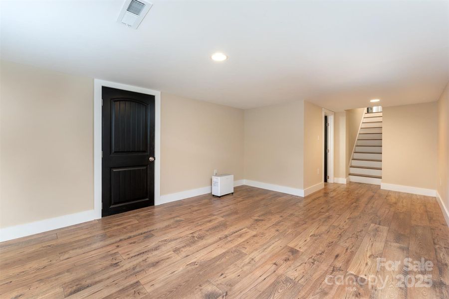 Spacious, unfurnished interior of a new home in , Asheville (Image 22).