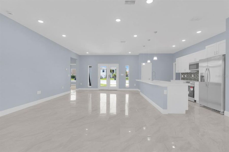 Spacious, unfurnished interior of a new home in , Kissimmee (Image 13).