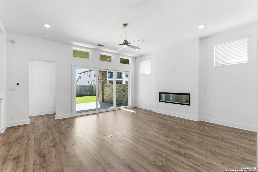 Spacious, unfurnished interior of a new home in Mesa Western, Cibolo (Image 39).