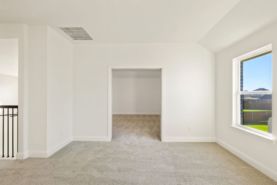 Spacious, unfurnished interior of a new home in Lake Breeze, Lavon (Image 33).