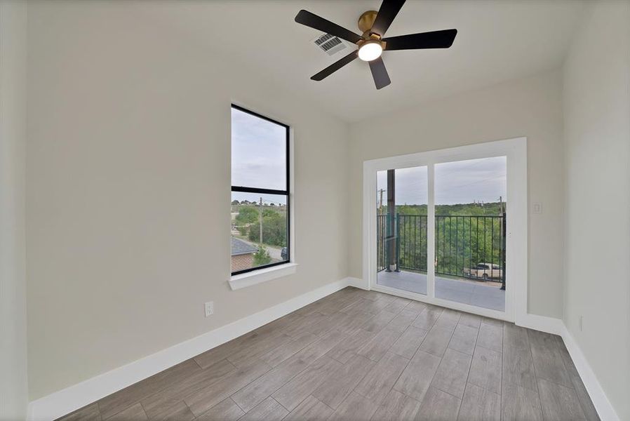 Spacious, unfurnished interior of a new home in , Granbury (Image 26).