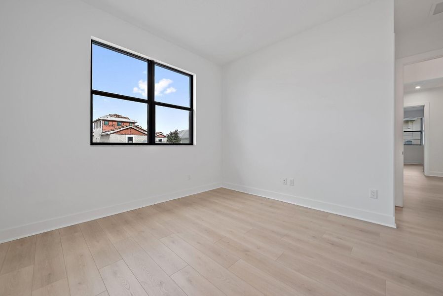 Spacious, unfurnished interior of a new home in , Palm Beach Gardens (Image 25).