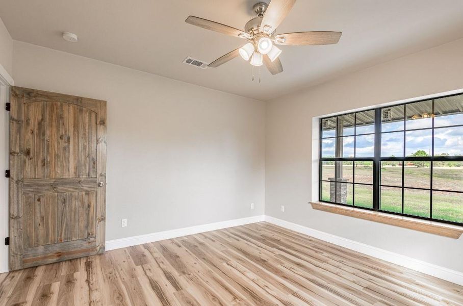 Spacious, unfurnished interior of a new home in , Groveton (Image 16).
