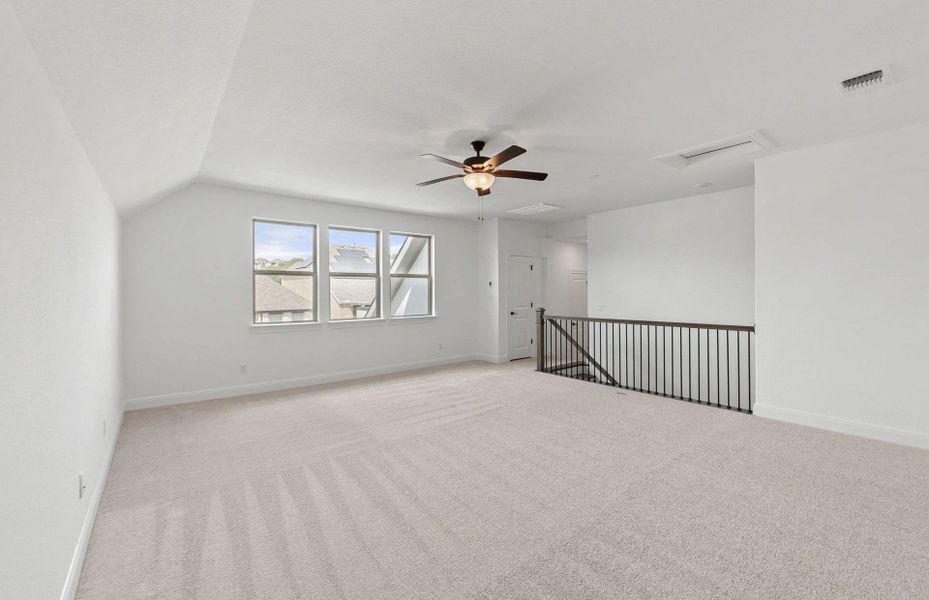 Spacious, unfurnished interior of a new home in Bluffview Reserve, Leander (Image 19).