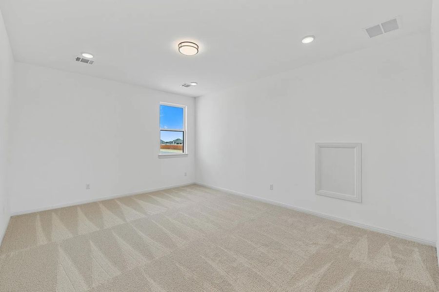 Spacious, unfurnished interior of a new home in Lariat - 70', Liberty Hill (Image 20).