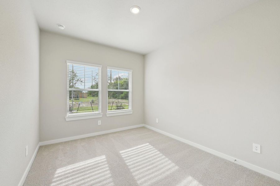 Spacious, unfurnished interior of a new home in Heights of Barbers Hill, Mont Belvieu (Image 20).