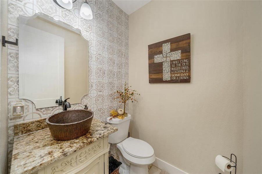 Furnished interior view inside a new home in , Quinlan (Image 9).