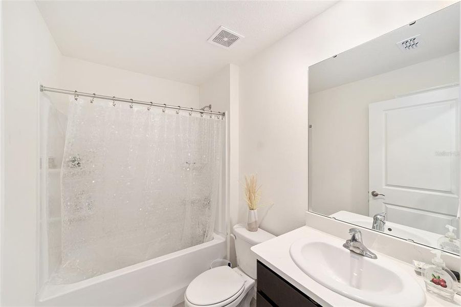 Furnished interior view inside a new home in Huntington Ridge, Ocala (Image 15).